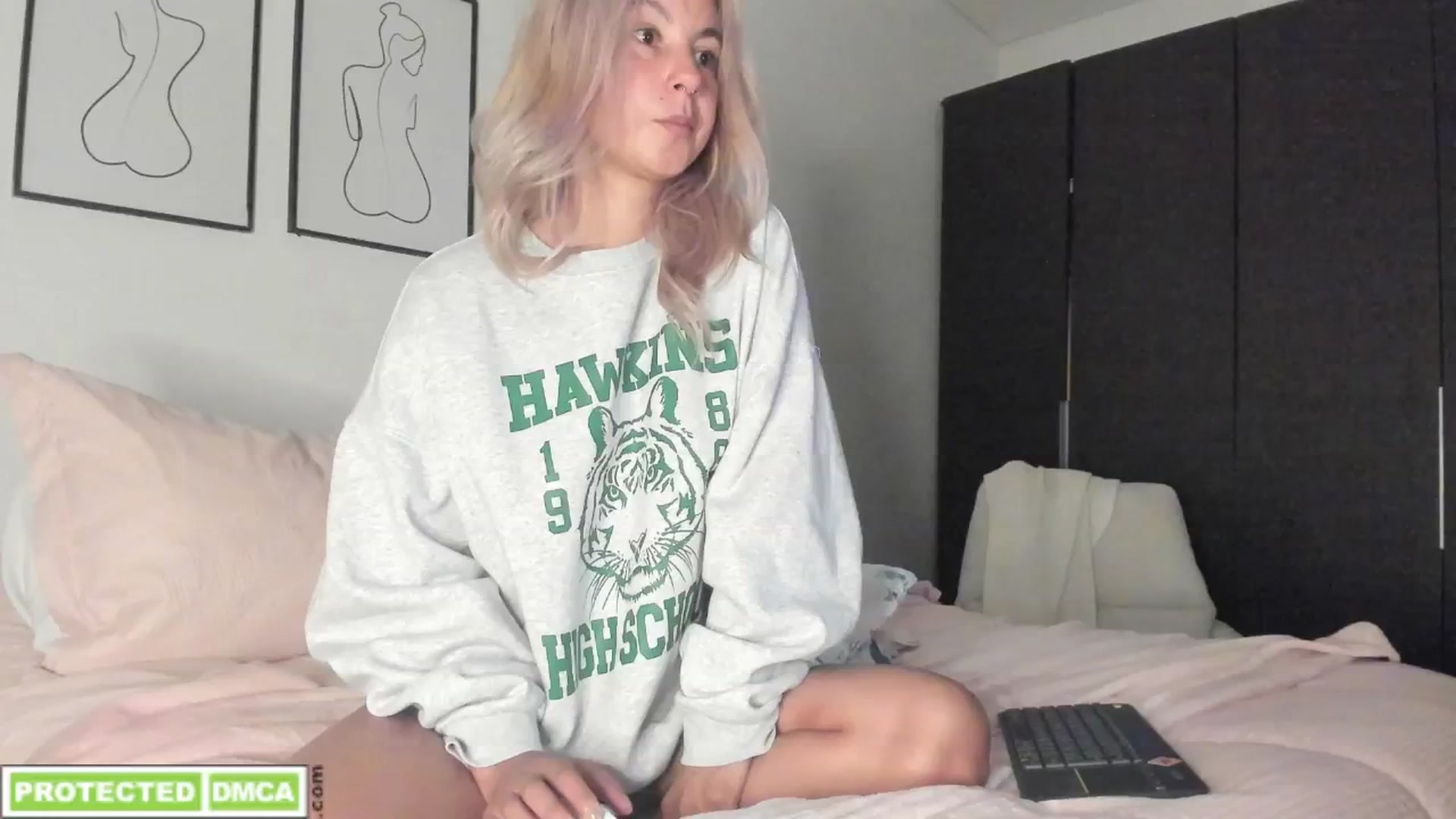 Gallery image thumbnail from Lauravall's myfreecams stream on, 10/05/2025, 11:01 image 1 of 20