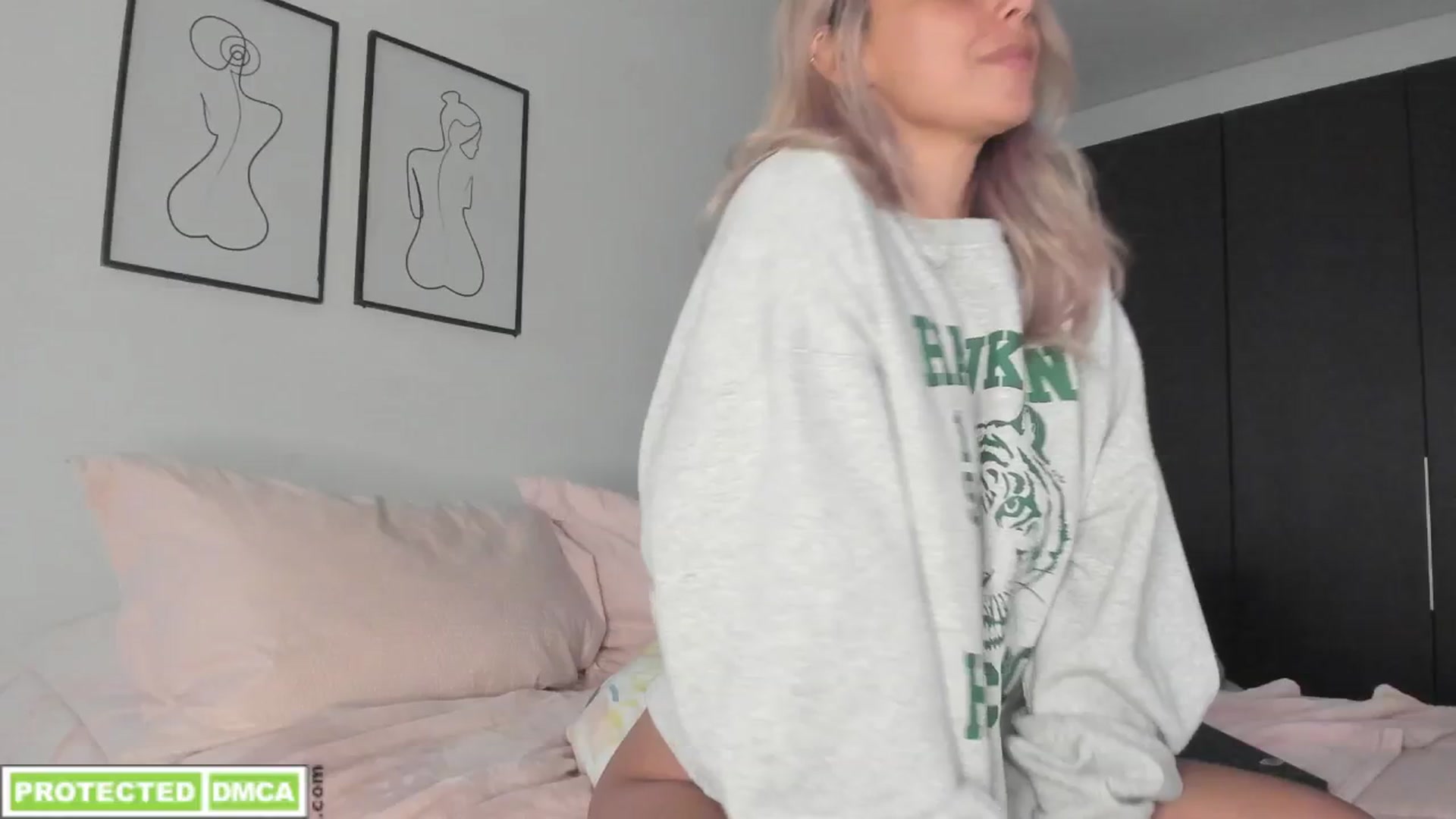 Gallery image thumbnail from Lauravall's myfreecams stream on, 10/05/2025, 13:16 image 20 of 20