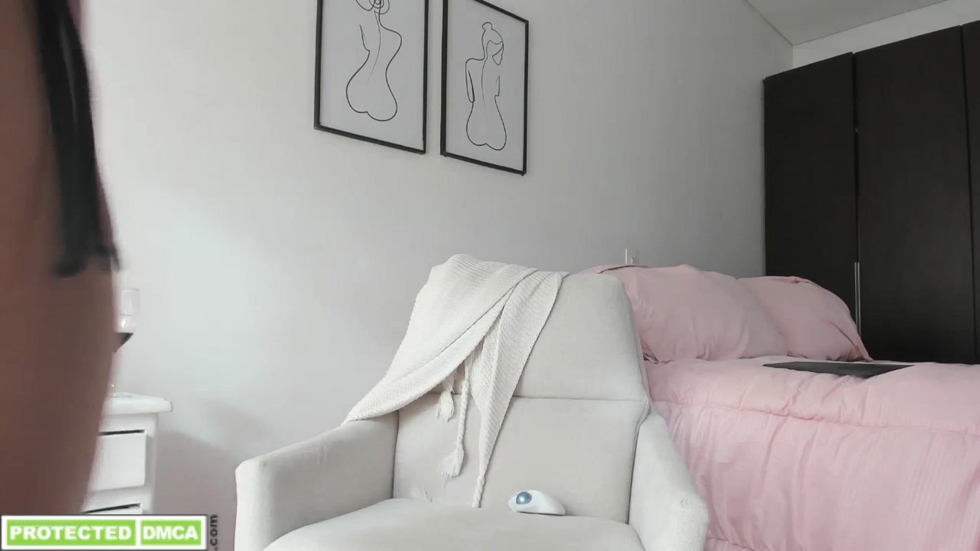Gallery image thumbnail from Lauravall's myfreecams stream on, 10/05/2025, 21:42 image 12 of 20
