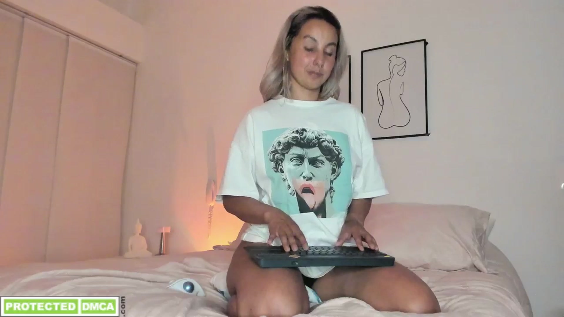Gallery image thumbnail from Lauravall's myfreecams stream on, 10/06/2025, 01:41 image 8 of 20