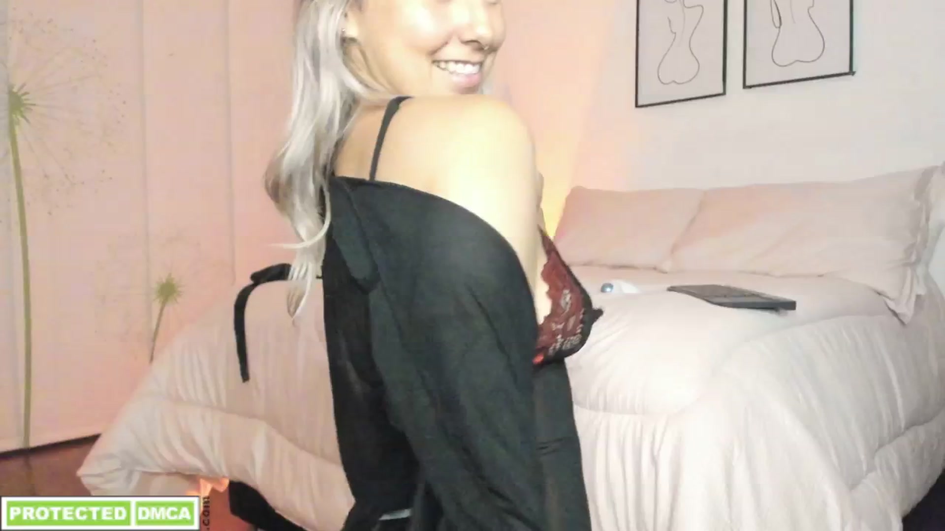Gallery image thumbnail from Lauravall's myfreecams stream on, 10/14/2025, 01:10 image 3 of 20