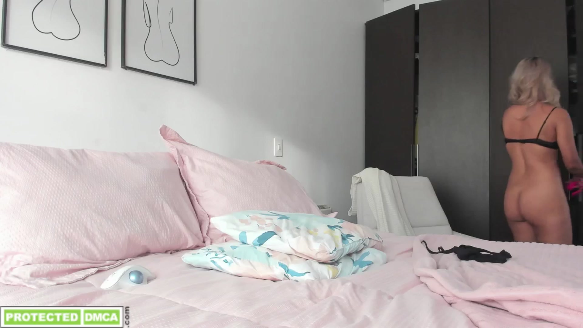 Gallery image thumbnail from Lauravall's myfreecams stream on, 10/15/2025, 22:59 image 3 of 20