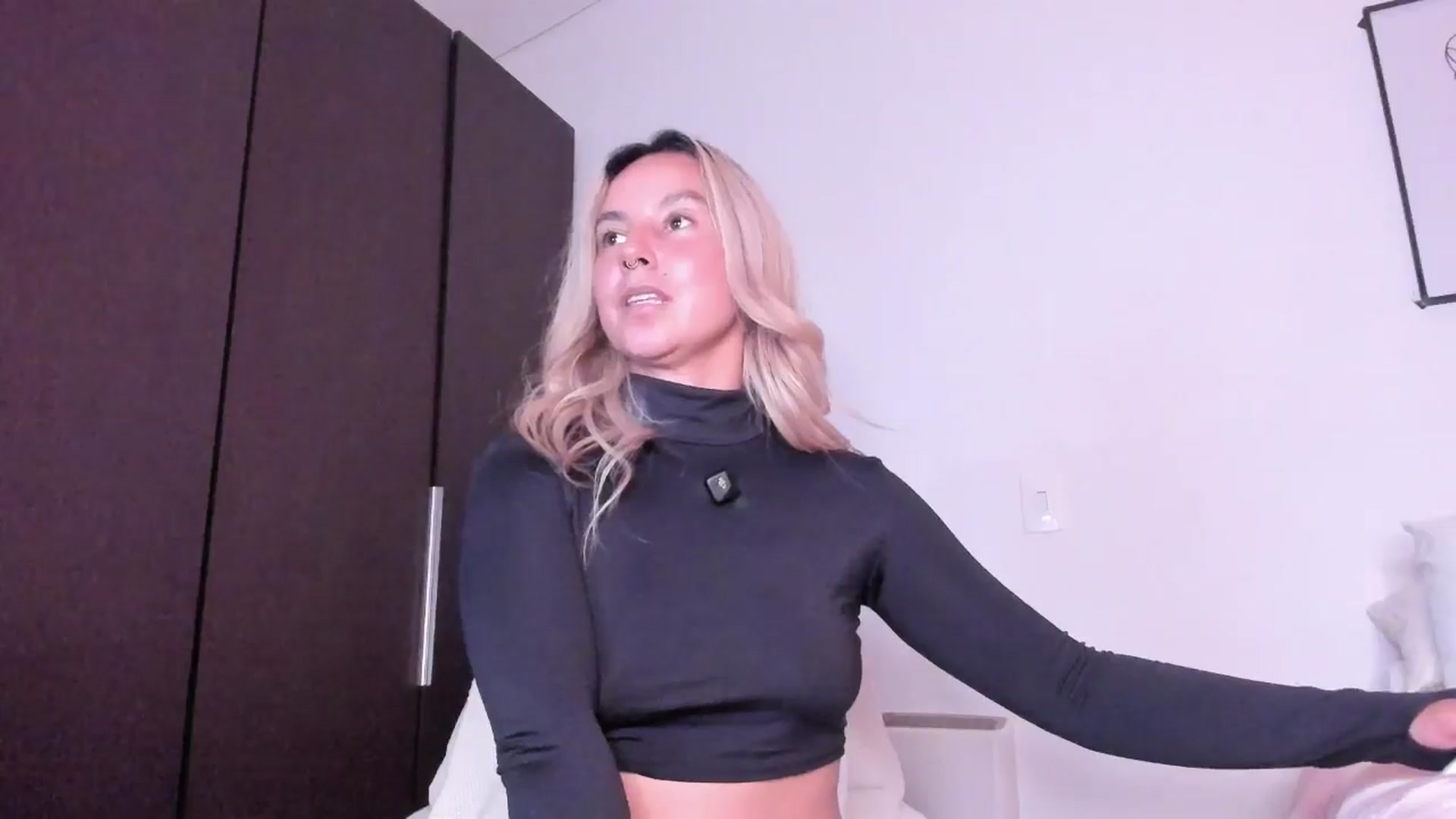 Gallery image thumbnail from Lauravall's myfreecams stream on, 11/24/2025, 07:10 image 5 of 20