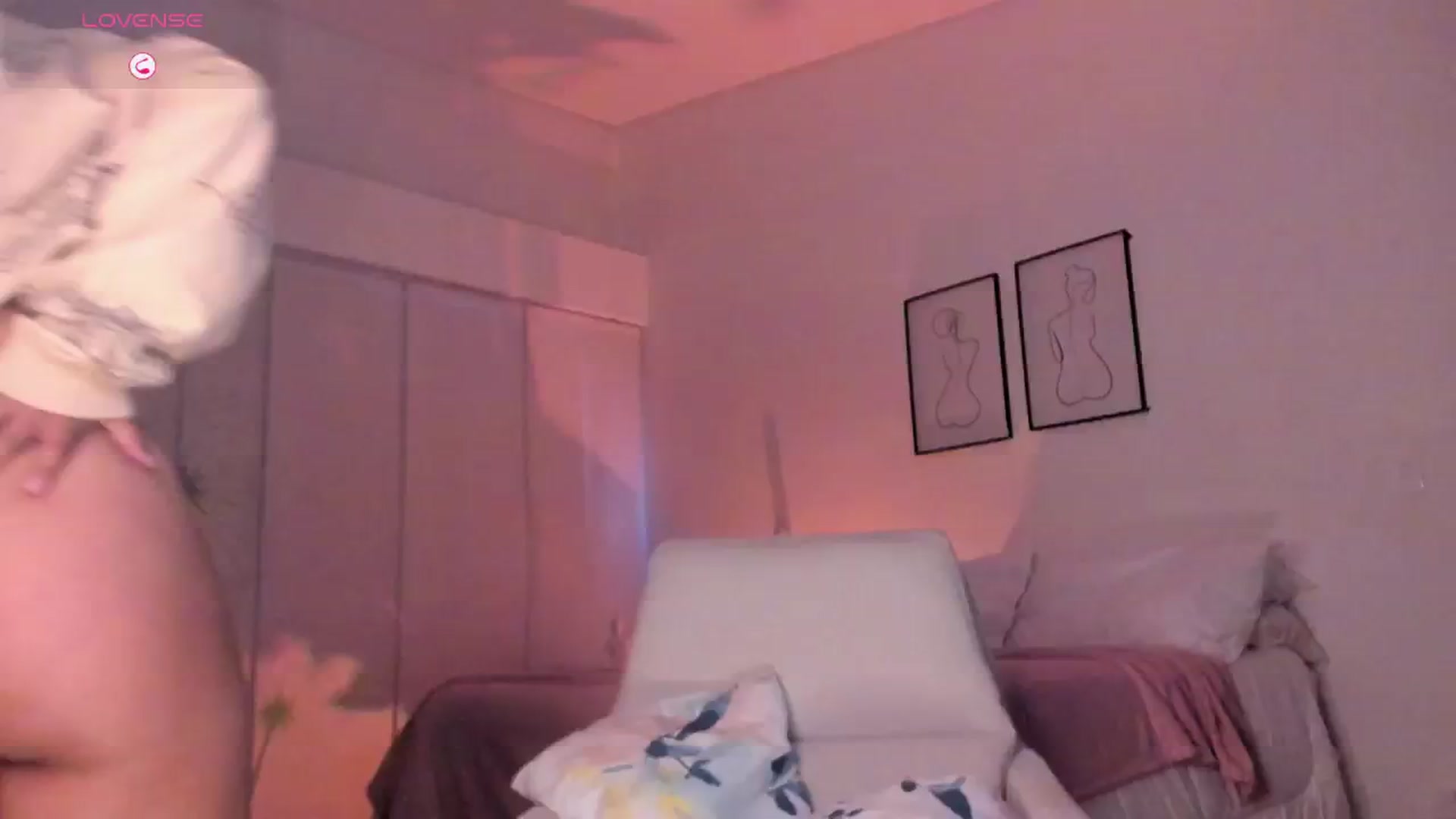 Gallery image thumbnail from Lauravall's myfreecams stream on, 03/18/2026, 12:04 image 11 of 20