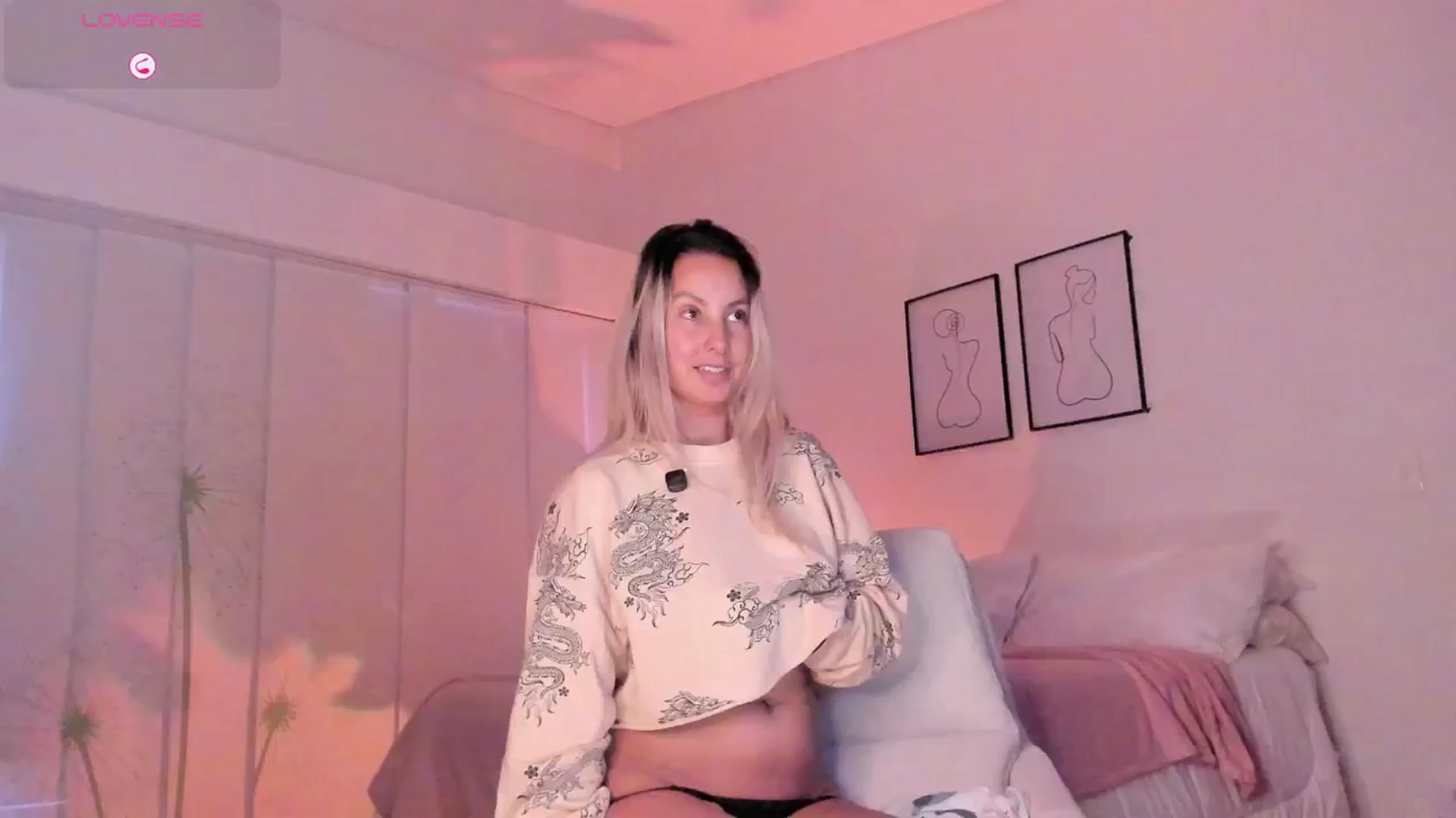 Gallery image thumbnail from Lauravall's myfreecams stream on, 03/18/2026, 12:04 image 12 of 20