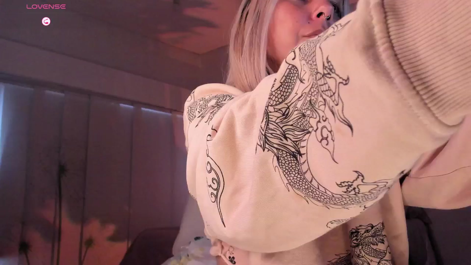 Gallery image thumbnail from Lauravall's myfreecams stream on, 03/18/2026, 12:04 image 18 of 20