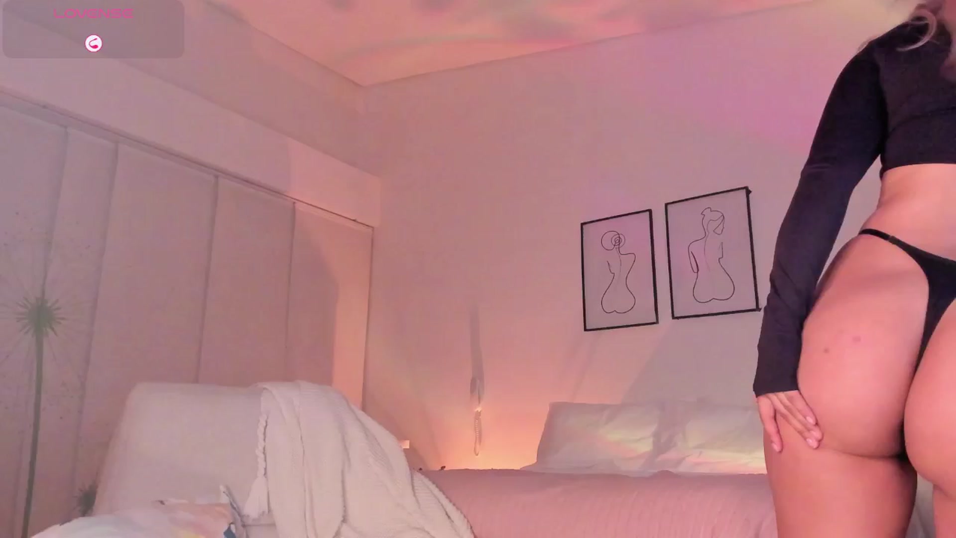 Gallery image thumbnail from Lauravall's myfreecams stream on, 03/24/2026, 06:17 image 1 of 20