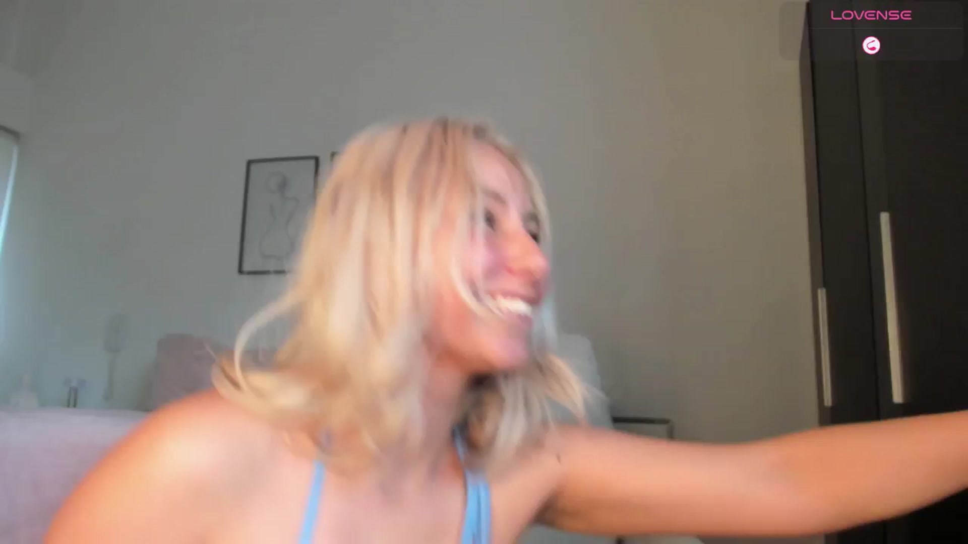 Gallery image thumbnail from Lauravall's myfreecams stream on, 04/26/2026, 18:36 image 18 of 20
