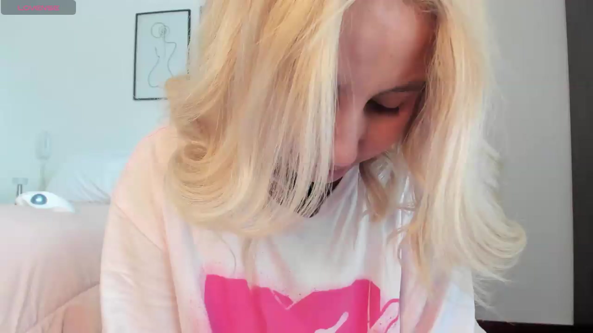 Gallery image thumbnail from Lauravall's myfreecams stream on, 05/08/2026, 17:44 image 5 of 20