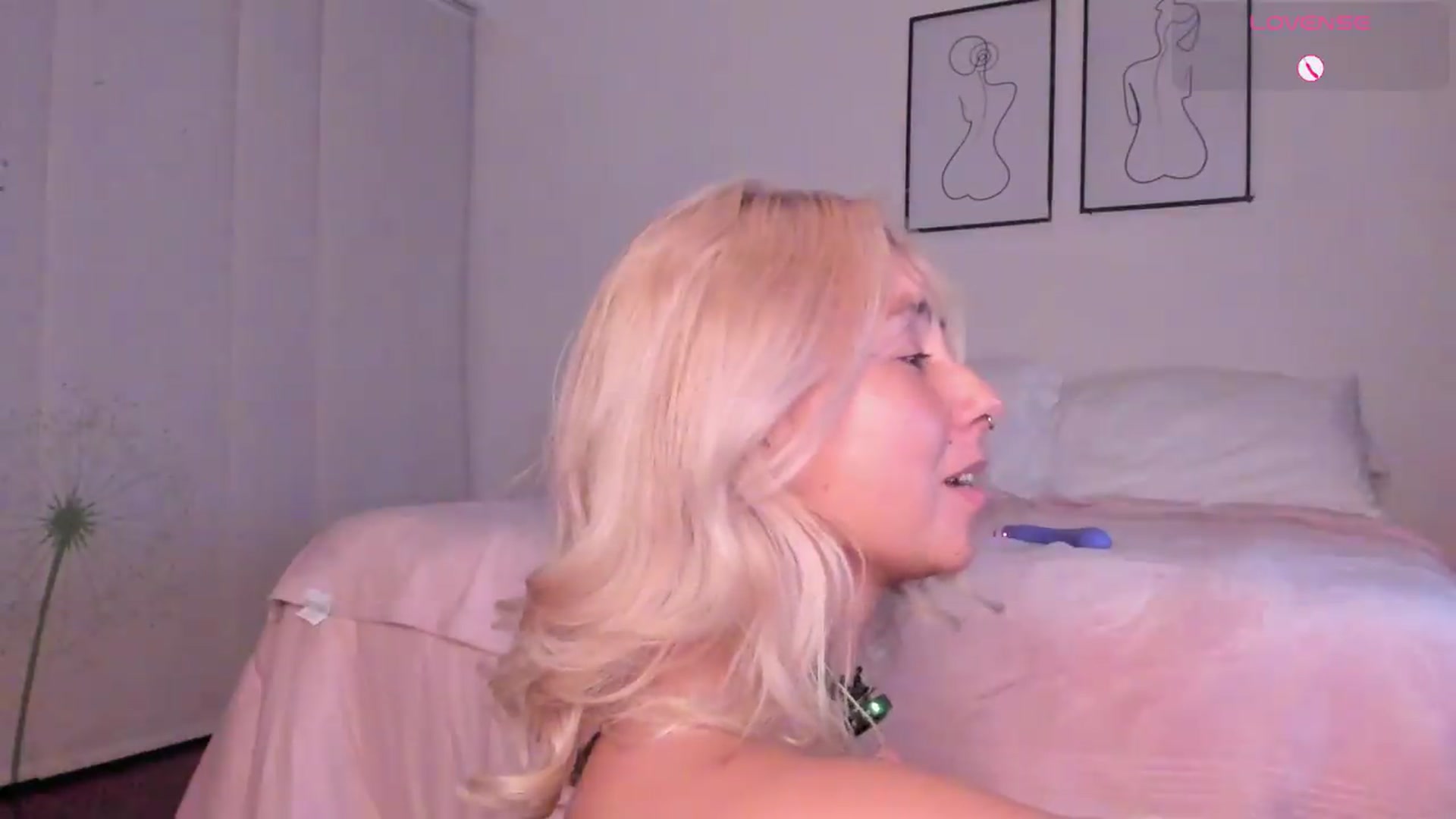 Gallery image thumbnail from Lauravall's myfreecams stream on, 05/11/2026, 05:48 image 17 of 20