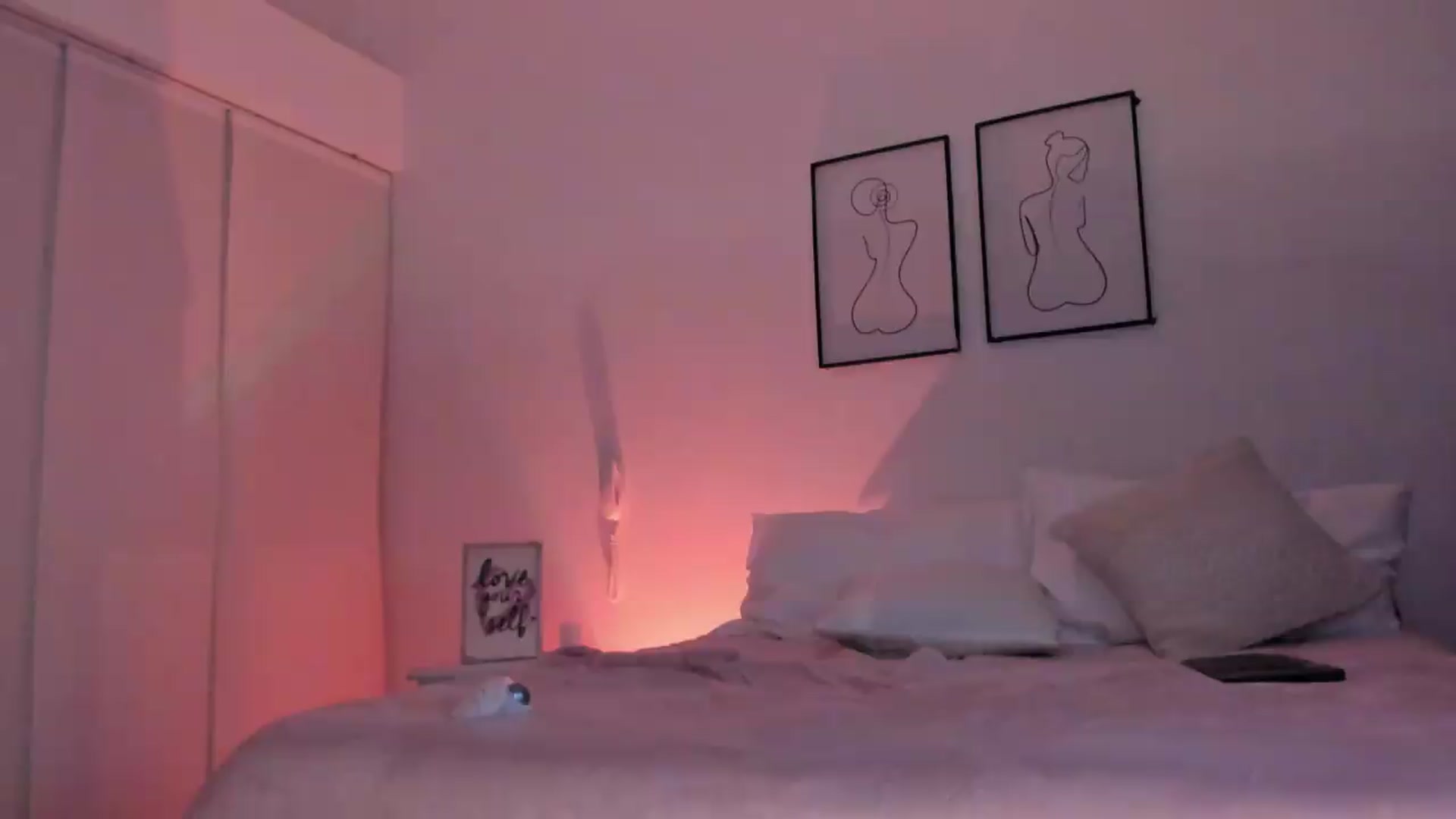 Gallery image thumbnail from Lauravall's myfreecams stream on, 07/19/2026, 05:21 image 10 of 20