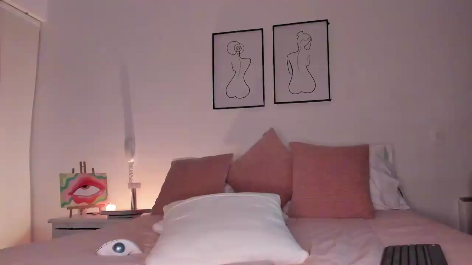 Gallery image thumbnail from Lauravall's myfreecams stream on, 08/20/2026, 01:33 image 19 of 20