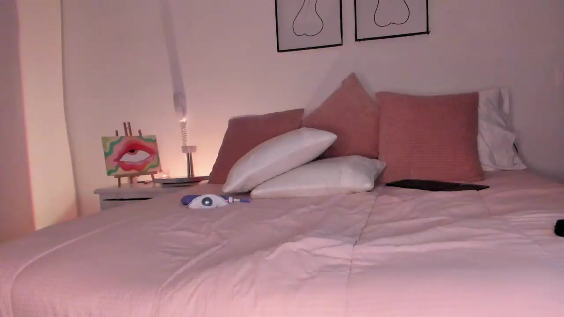 Gallery image thumbnail from Lauravall's myfreecams stream on, 08/20/2026, 03:42 image 14 of 20
