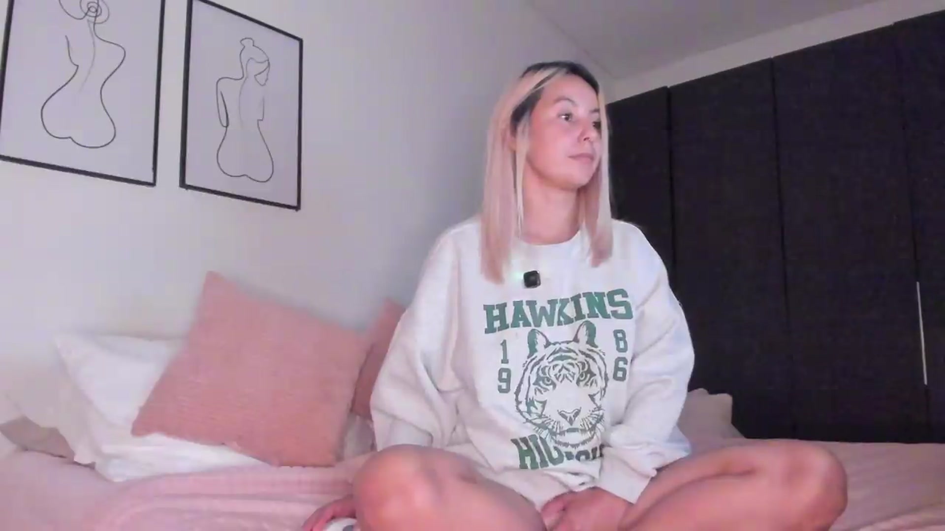 Gallery image thumbnail from Lauravall's myfreecams stream on, 08/26/2026, 04:13 image 2 of 20