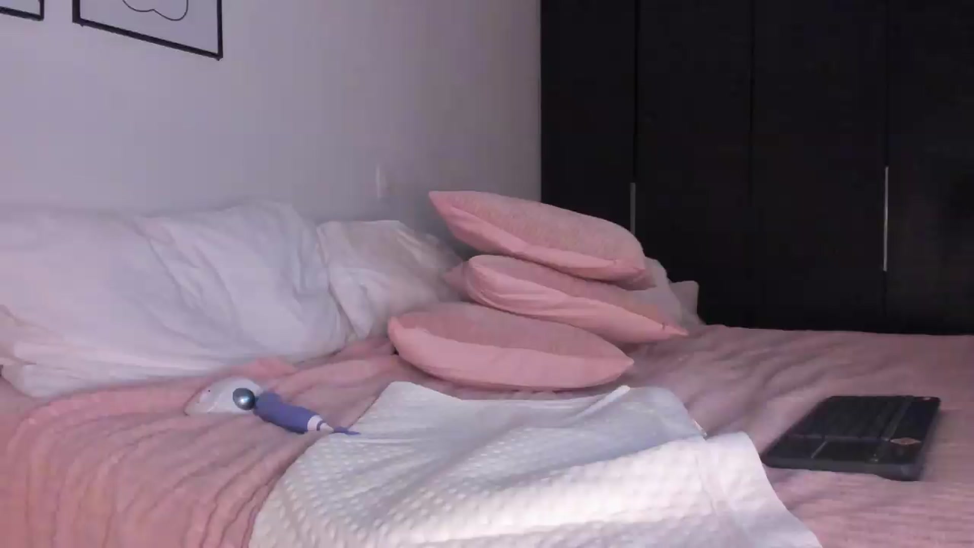 Gallery image thumbnail from Lauravall's myfreecams stream on, 08/26/2026, 04:56 image 20 of 20