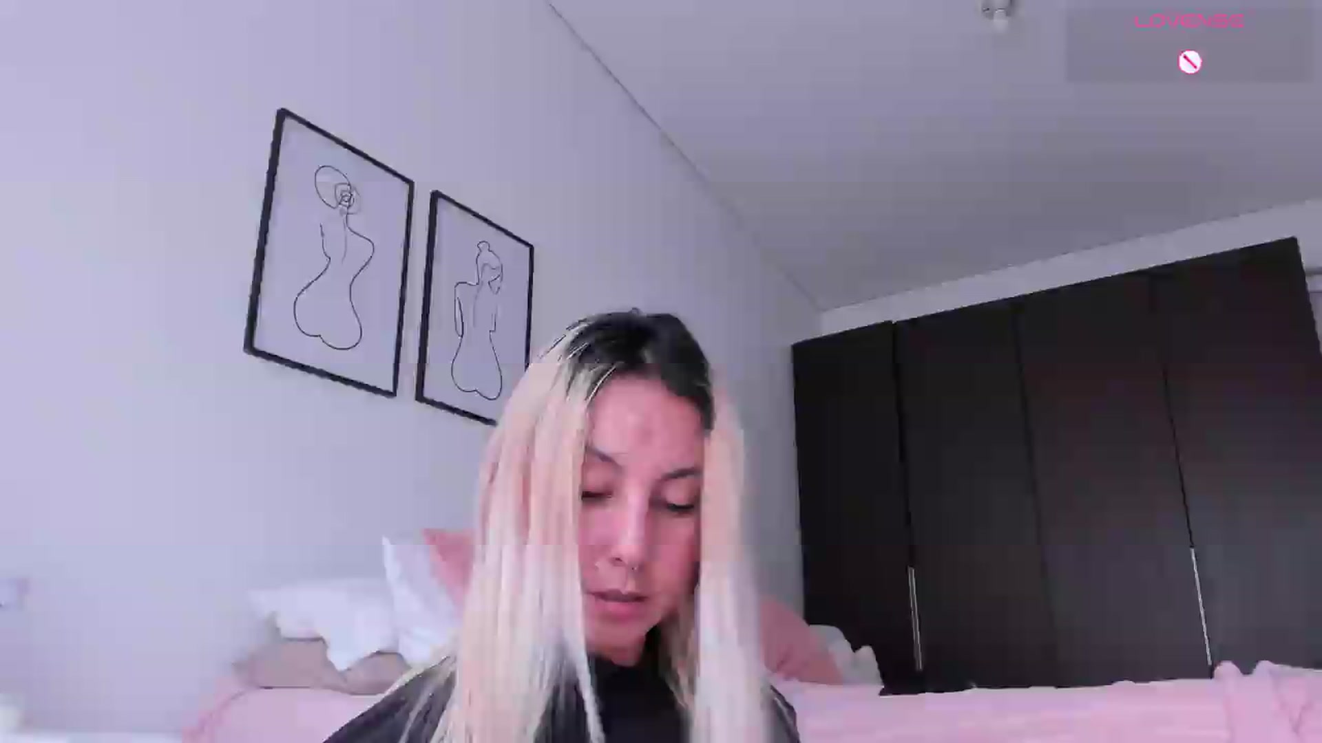 Gallery image thumbnail from Lauravall's myfreecams stream on, 08/31/2026, 18:30 image 11 of 20