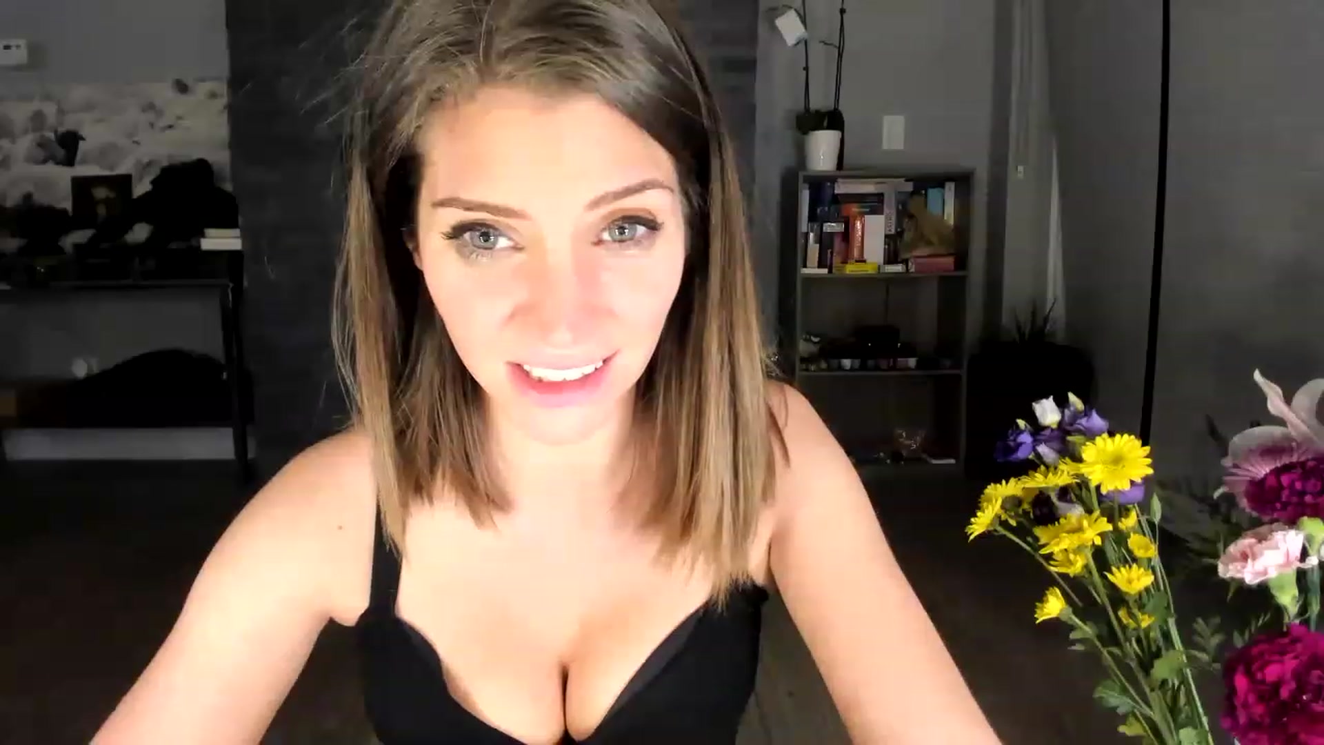 Gallery image thumbnail from Laurel's myfreecams stream on, 01/30/2023, 10:09 image 7 of 20