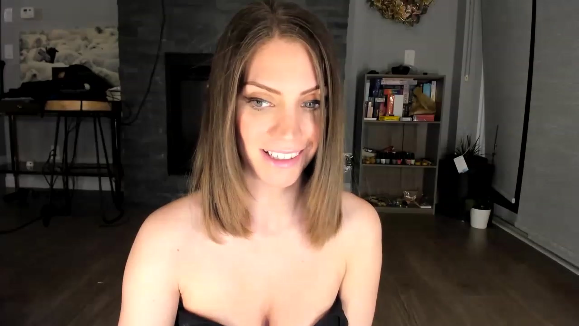 Gallery image thumbnail from Laurel's myfreecams stream on, 02/04/2023, 08:57 image 15 of 20