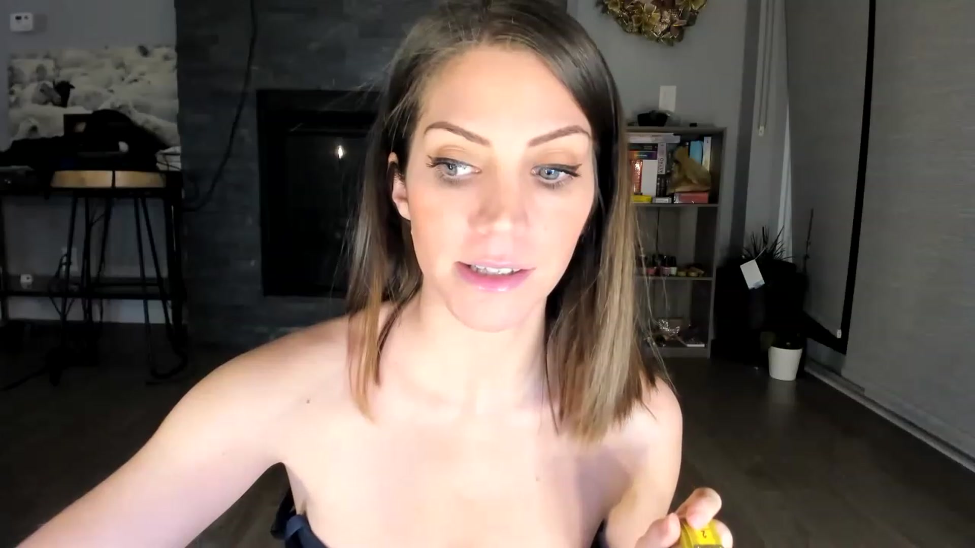 Gallery image thumbnail from Laurel's myfreecams stream on, 02/04/2023, 08:57 image 10 of 20