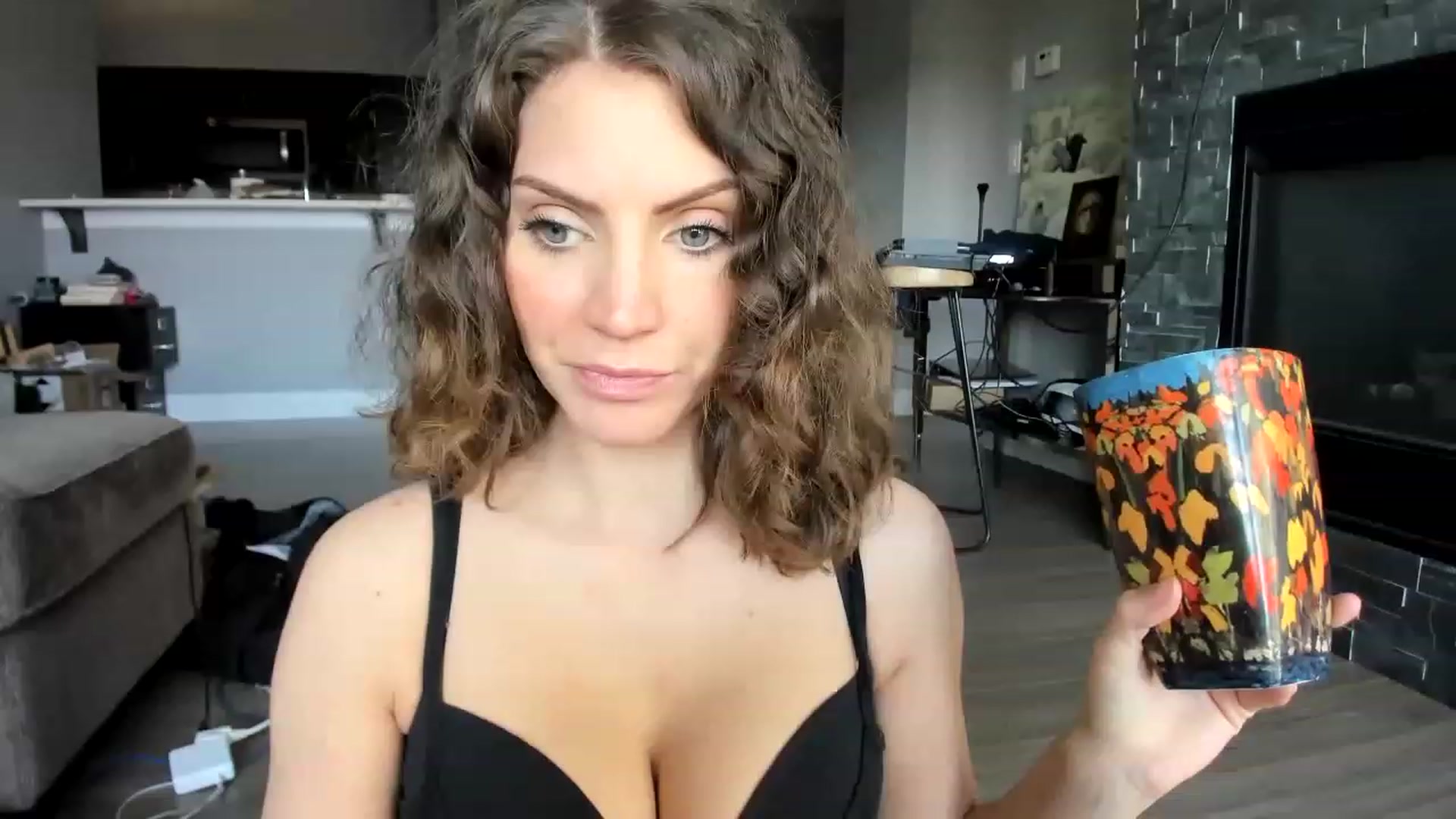 Gallery image thumbnail from Laurel's myfreecams stream on, 02/18/2023, 20:50 image 4 of 20