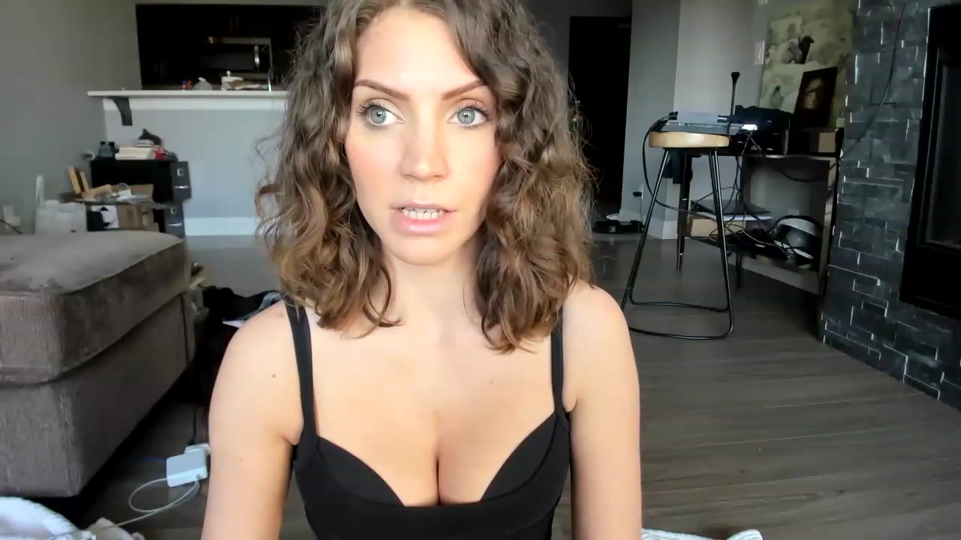 Gallery image thumbnail from Laurel's myfreecams stream on, 02/18/2023, 20:50 image 19 of 20
