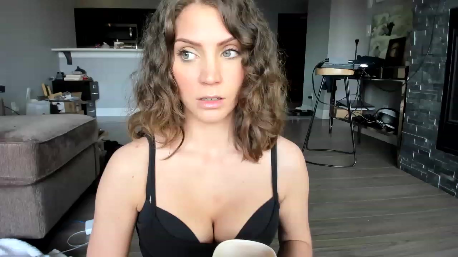 Gallery image thumbnail from Laurel's myfreecams stream on, 02/18/2023, 21:51 image 7 of 20