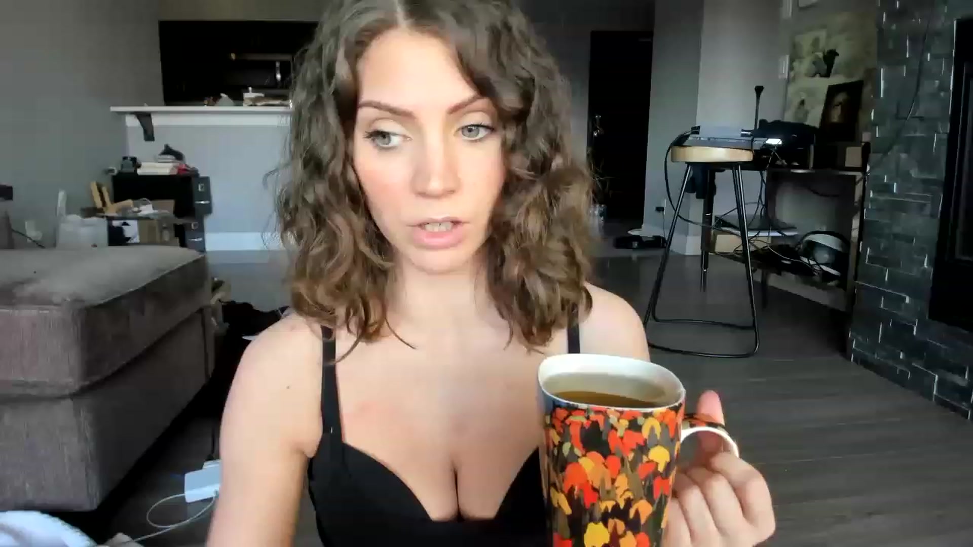 Gallery image thumbnail from Laurel's myfreecams stream on, 02/18/2023, 21:51 image 2 of 20