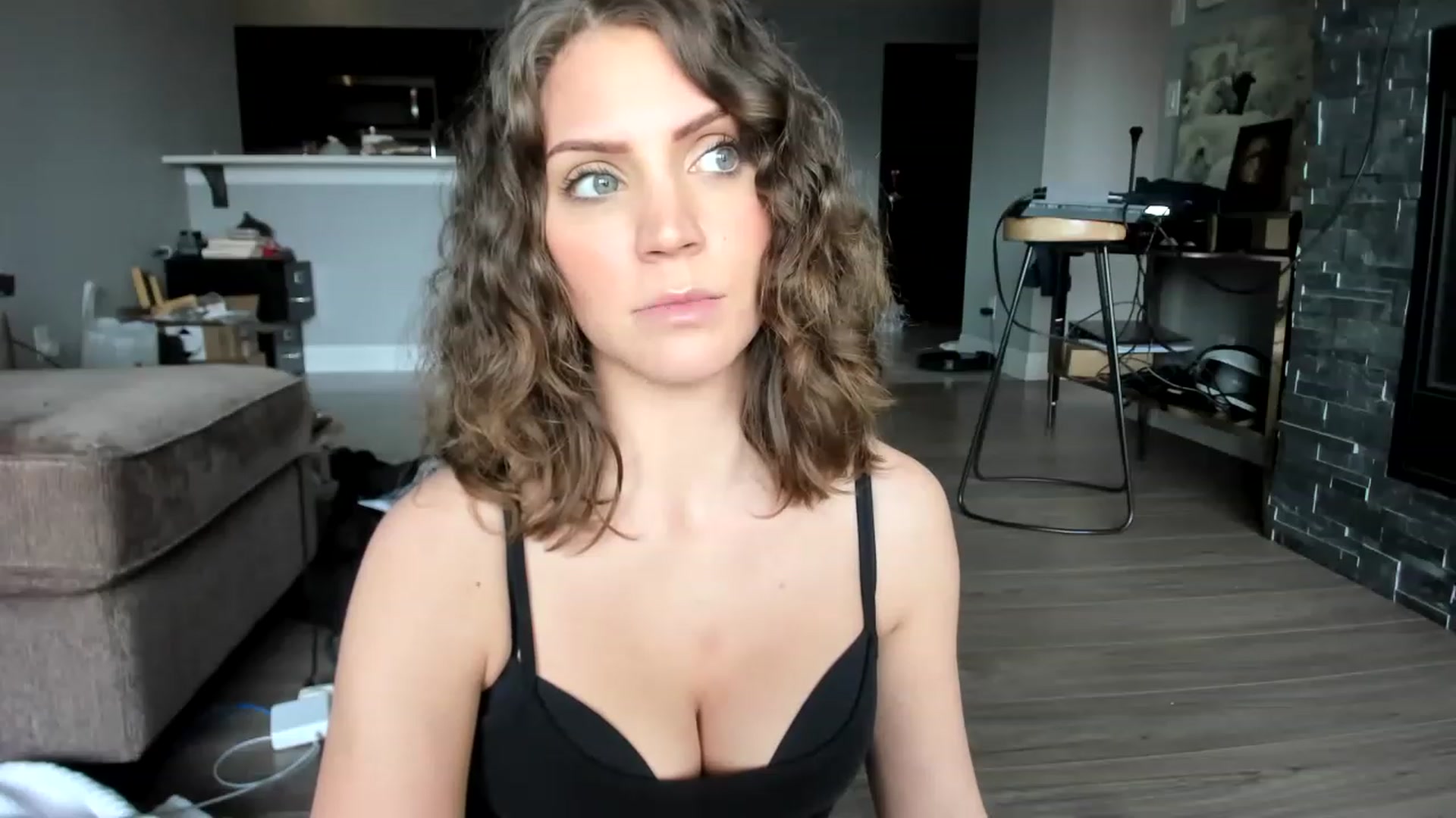 Gallery image thumbnail from Laurel's myfreecams stream on, 02/18/2023, 21:51 image 12 of 20