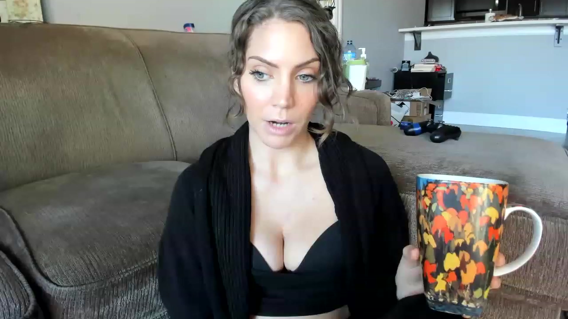 Gallery image thumbnail from Laurel's myfreecams stream on, 02/19/2023, 20:05 image 17 of 20