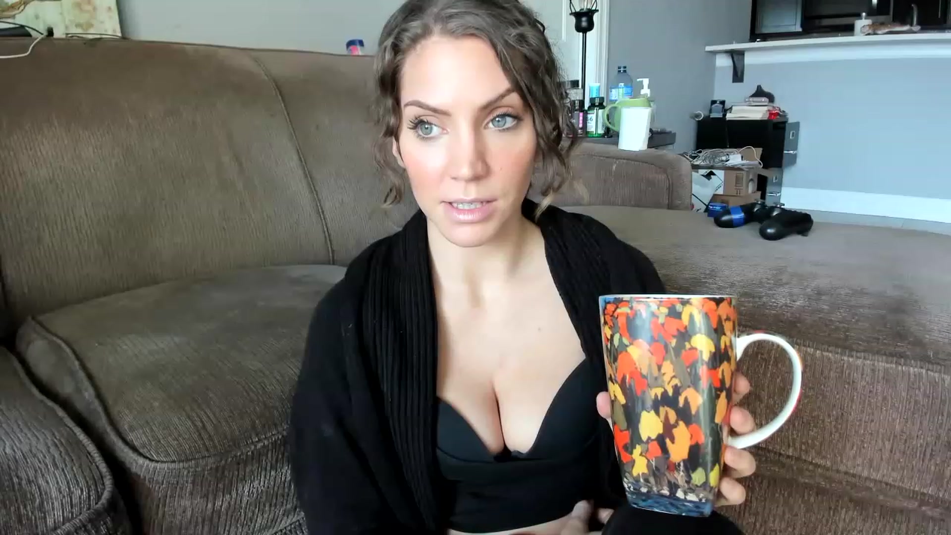 Gallery image thumbnail from Laurel's myfreecams stream on, 02/19/2023, 20:05 image 14 of 20