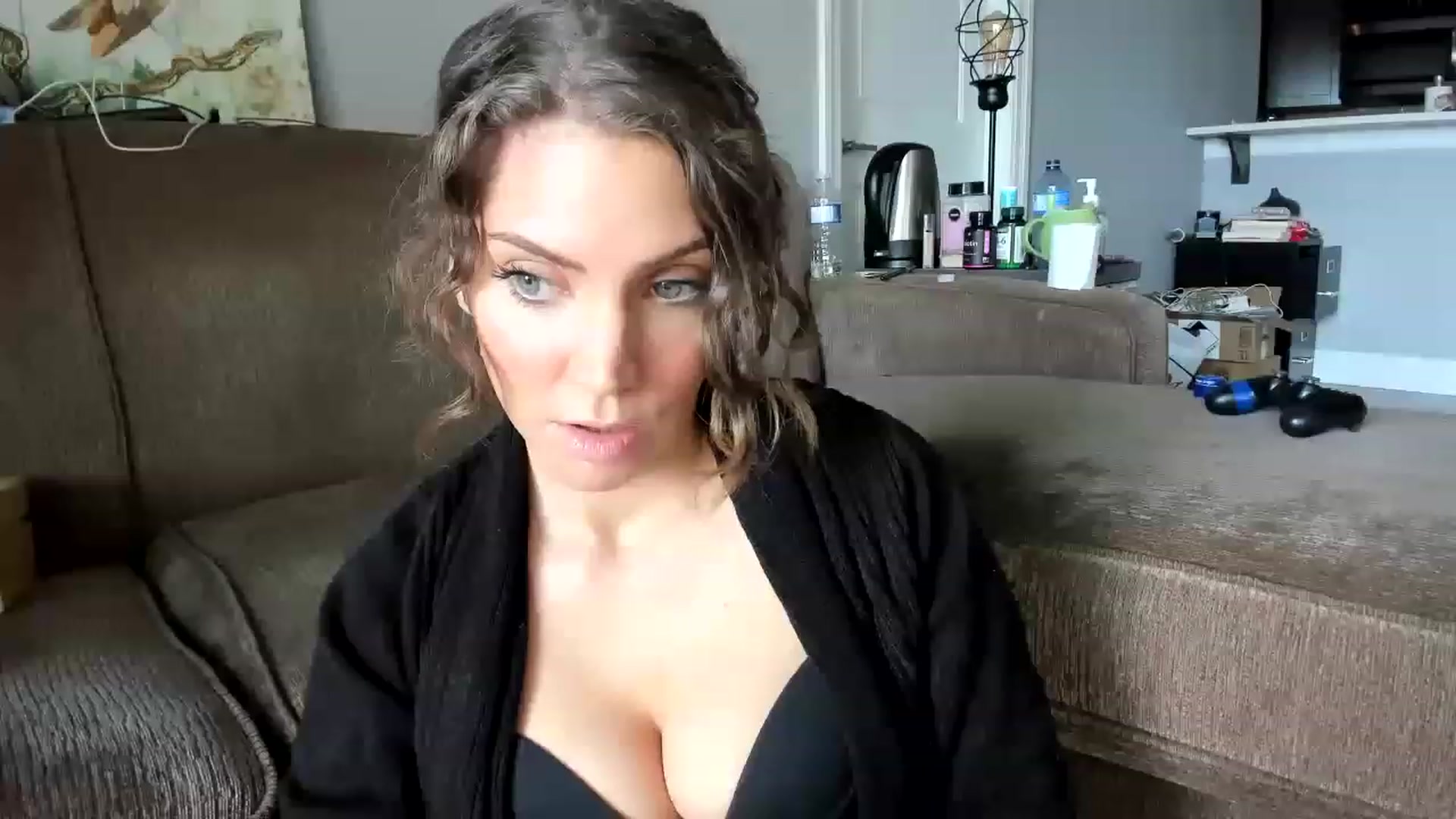 Gallery image thumbnail from Laurel's myfreecams stream on, 02/19/2023, 20:05 image 11 of 20