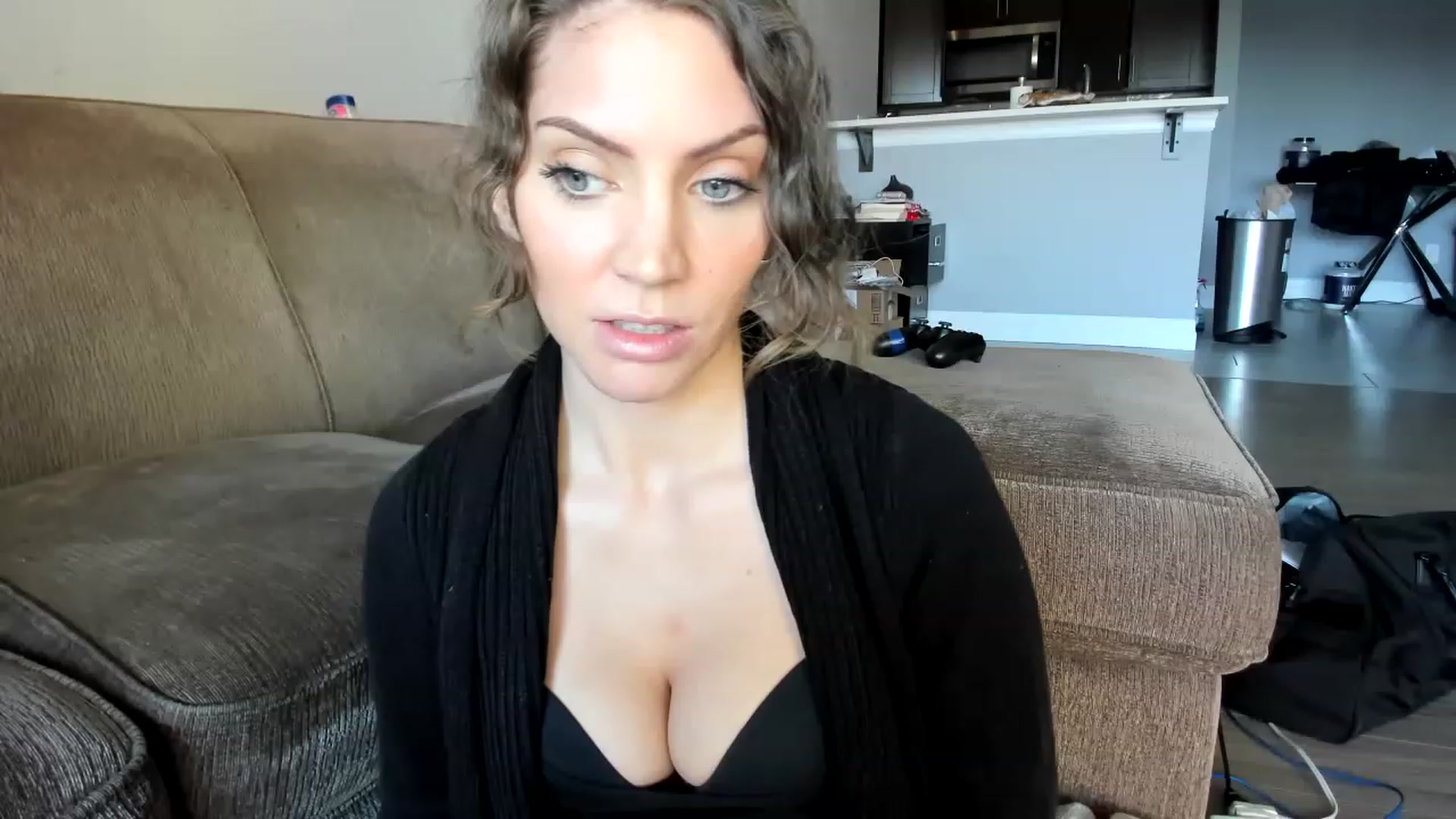 Gallery image thumbnail from Laurel's myfreecams stream on, 02/19/2023, 21:00 image 12 of 20