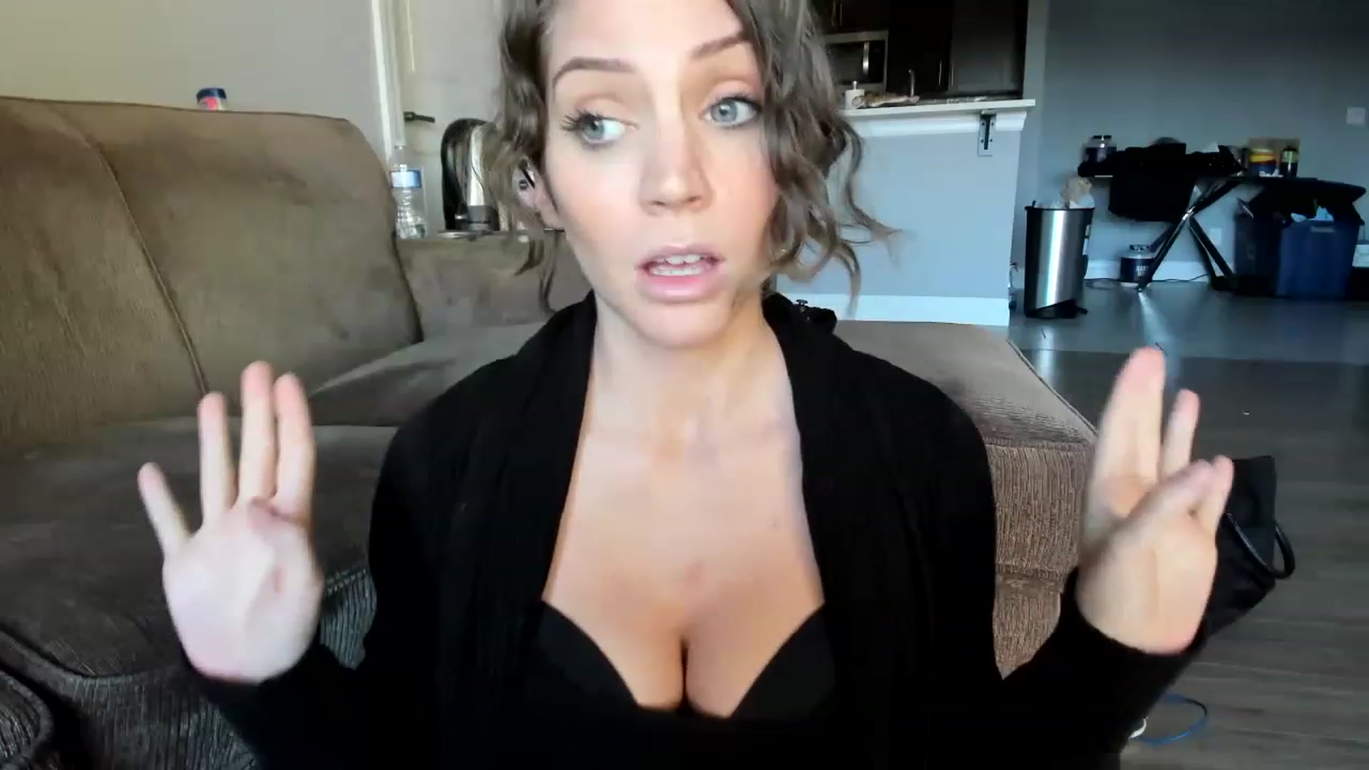 Gallery image thumbnail from Laurel's myfreecams stream on, 02/19/2023, 22:02 image 17 of 20