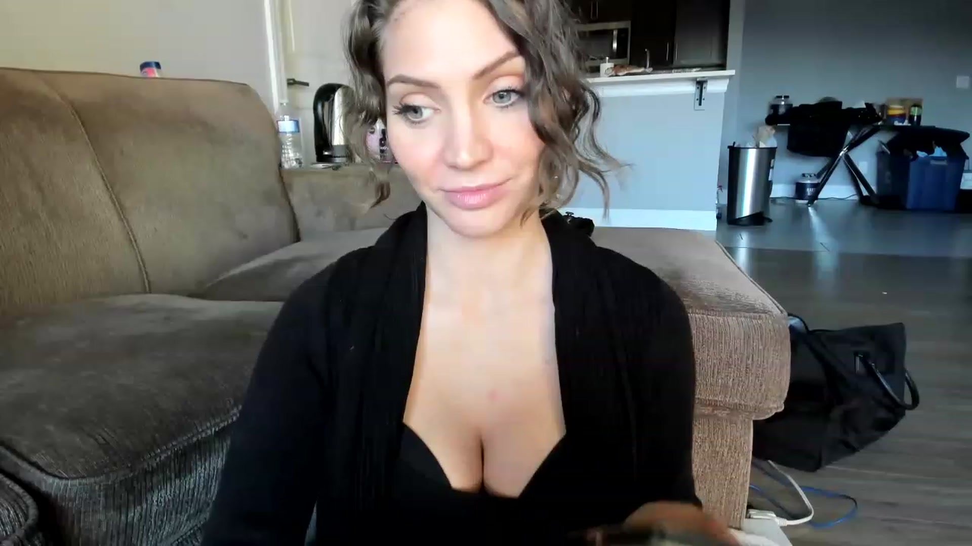 Gallery image thumbnail from Laurel's myfreecams stream on, 02/19/2023, 22:02 image 16 of 20