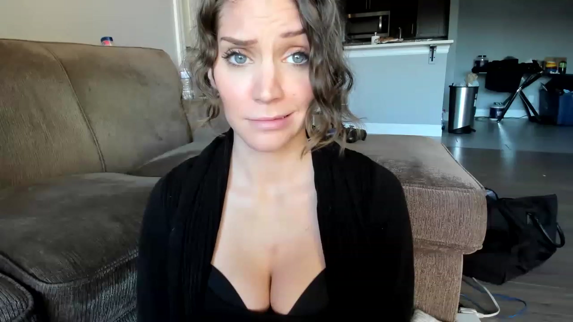 Gallery image thumbnail from Laurel's myfreecams stream on, 02/19/2023, 22:02 image 12 of 20