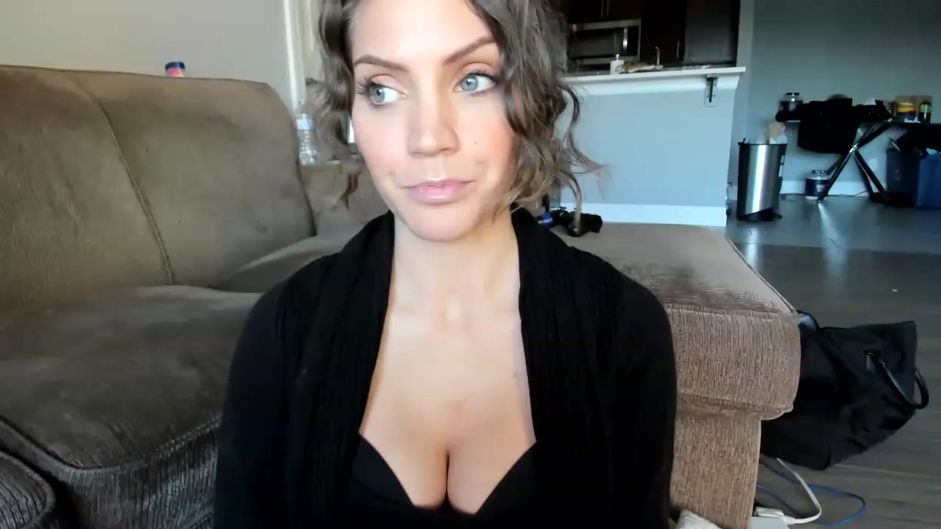 Gallery image thumbnail from Laurel's myfreecams stream on, 02/19/2023, 22:02 image 3 of 20
