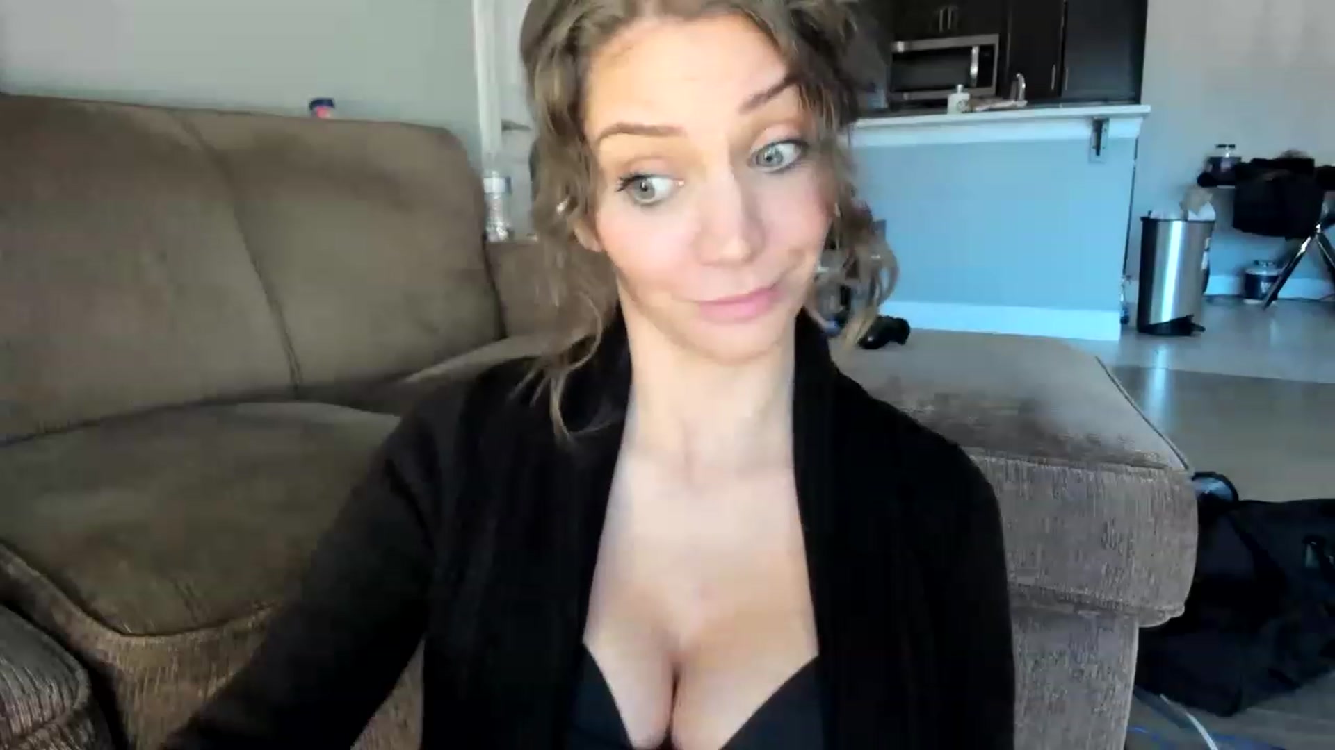 Gallery image thumbnail from Laurel's myfreecams stream on, 02/19/2023, 23:05 image 6 of 20