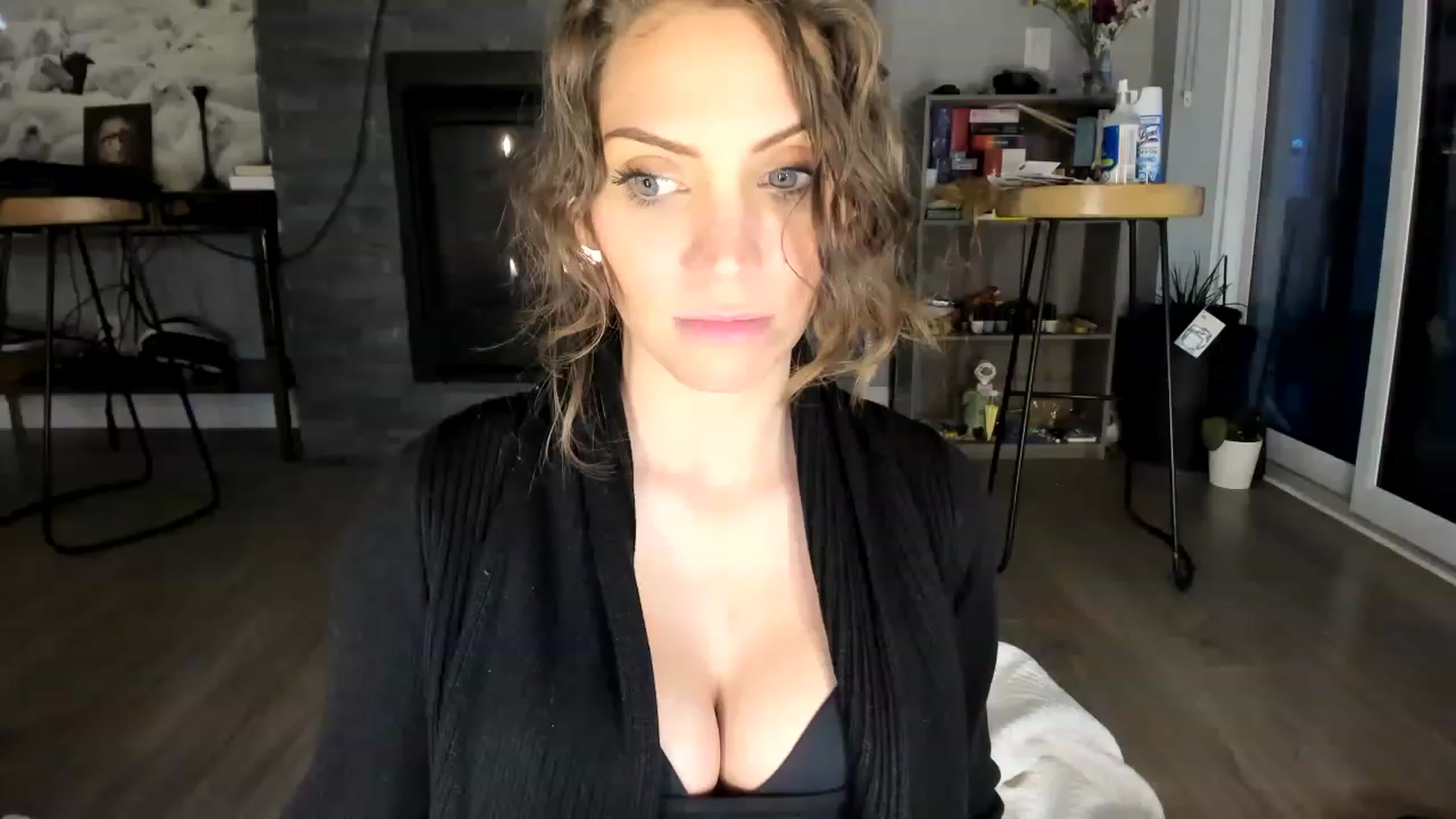 Gallery image thumbnail from Laurel's myfreecams stream on, 02/19/2023, 23:32 image 14 of 20