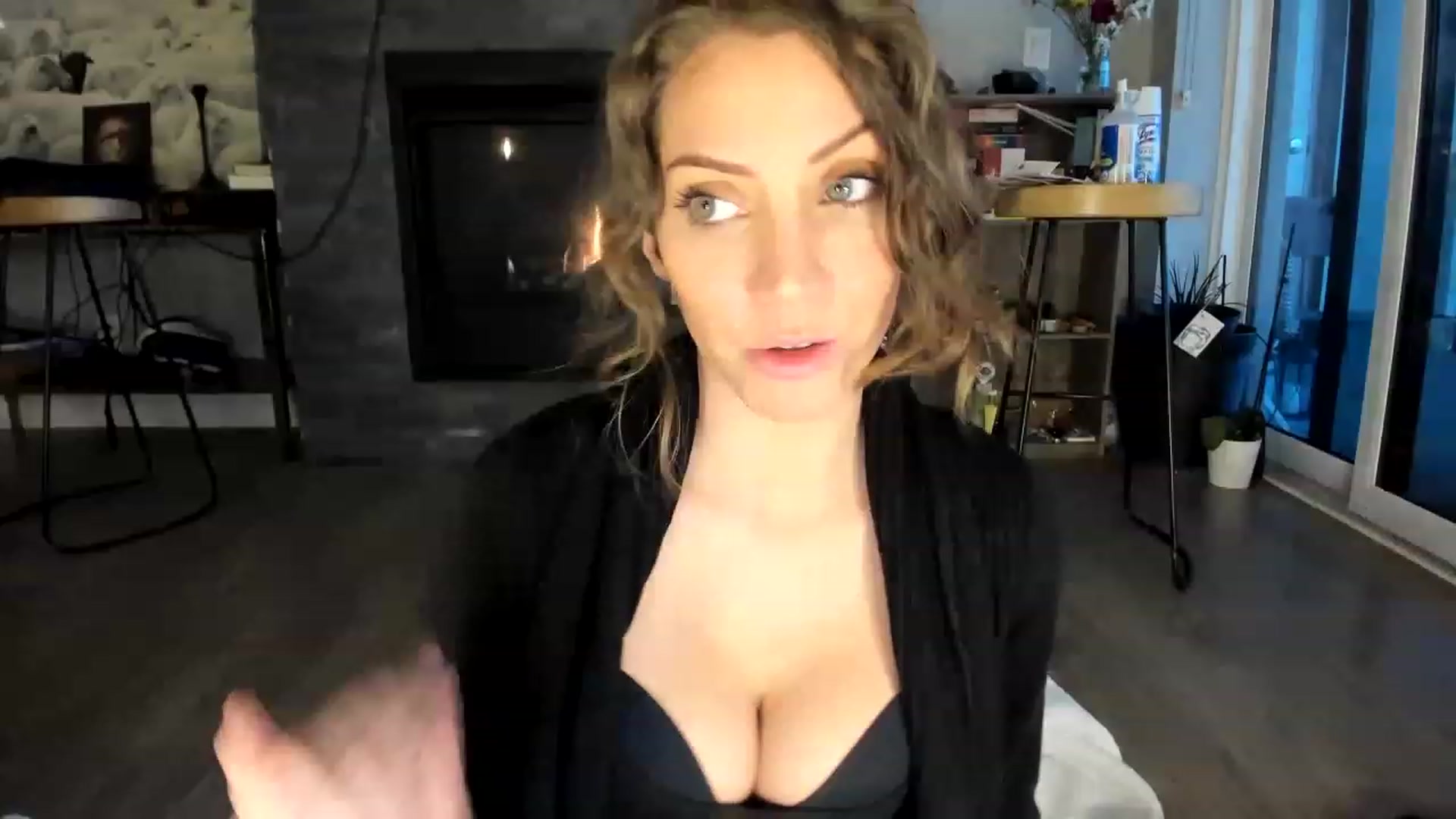 Gallery image thumbnail from Laurel's myfreecams stream on, 02/19/2023, 23:32 image 4 of 20