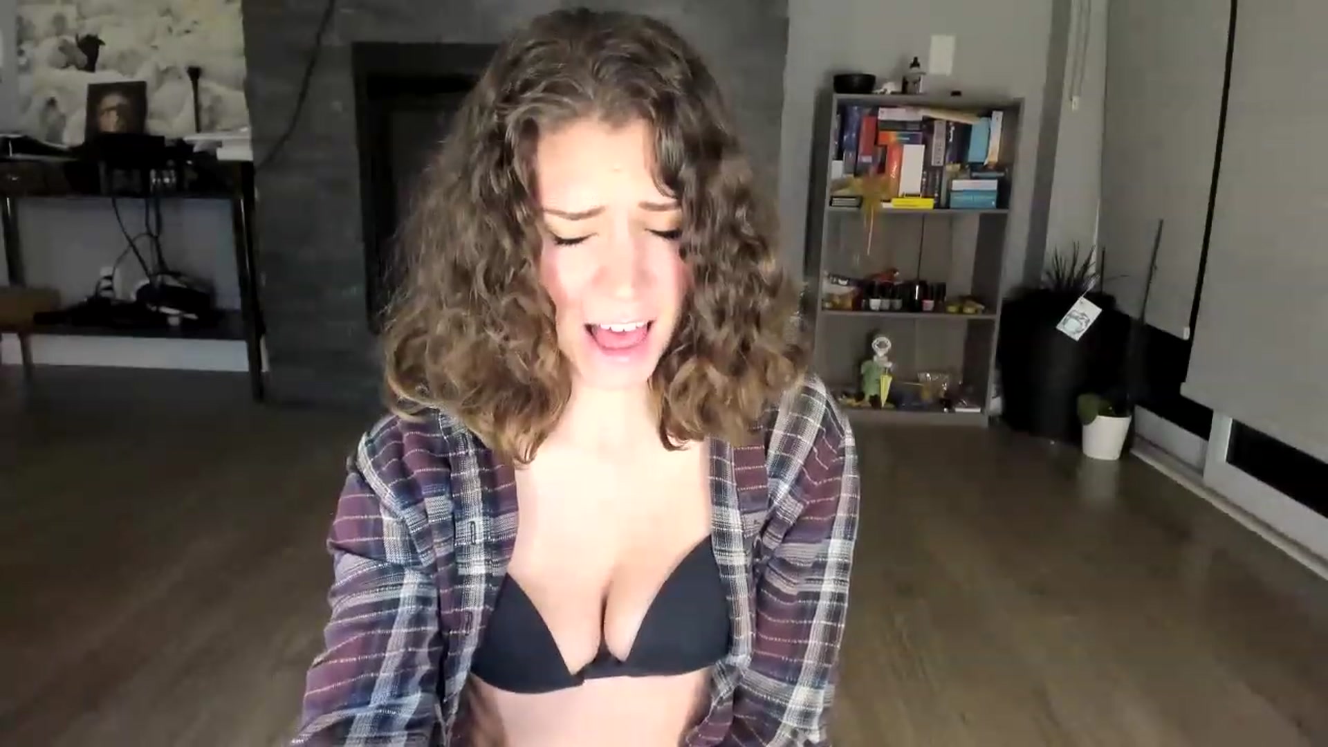 Gallery image thumbnail from Laurel's myfreecams stream on, 02/28/2023, 06:08 image 5 of 20