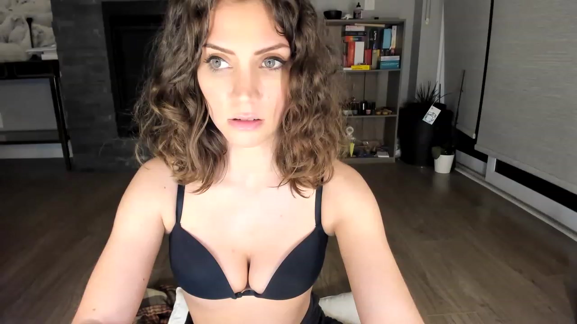 Gallery image thumbnail from Laurel's myfreecams stream on, 03/05/2023, 11:03 image 1 of 20