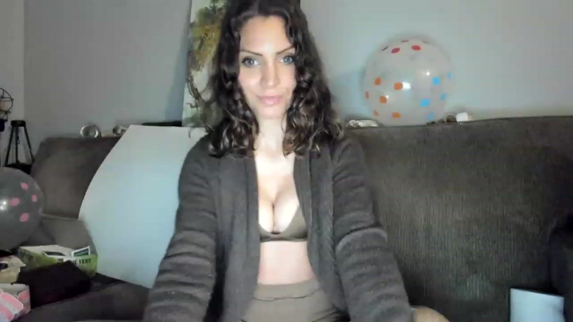 Gallery image thumbnail from Laurel's myfreecams stream on, 04/01/2023, 02:27 image 17 of 20