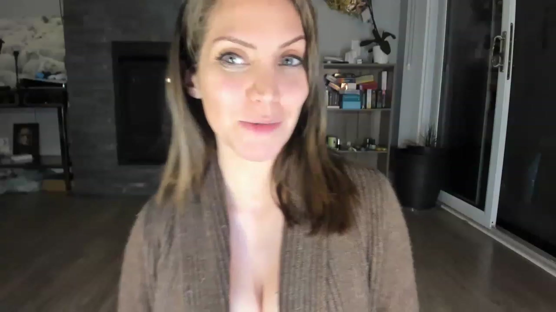 Gallery image thumbnail from Laurel's myfreecams stream on, 05/14/2023, 02:25 image 8 of 20