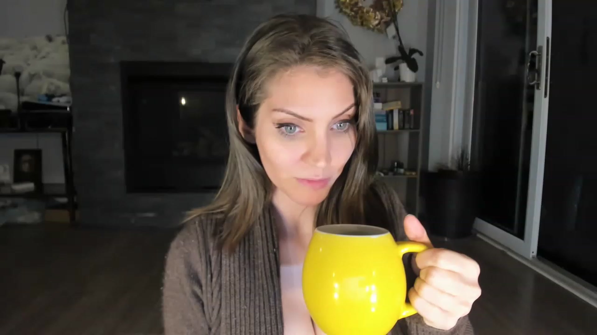 Gallery image thumbnail from Laurel's myfreecams stream on, 05/14/2023, 03:26 image 1 of 20