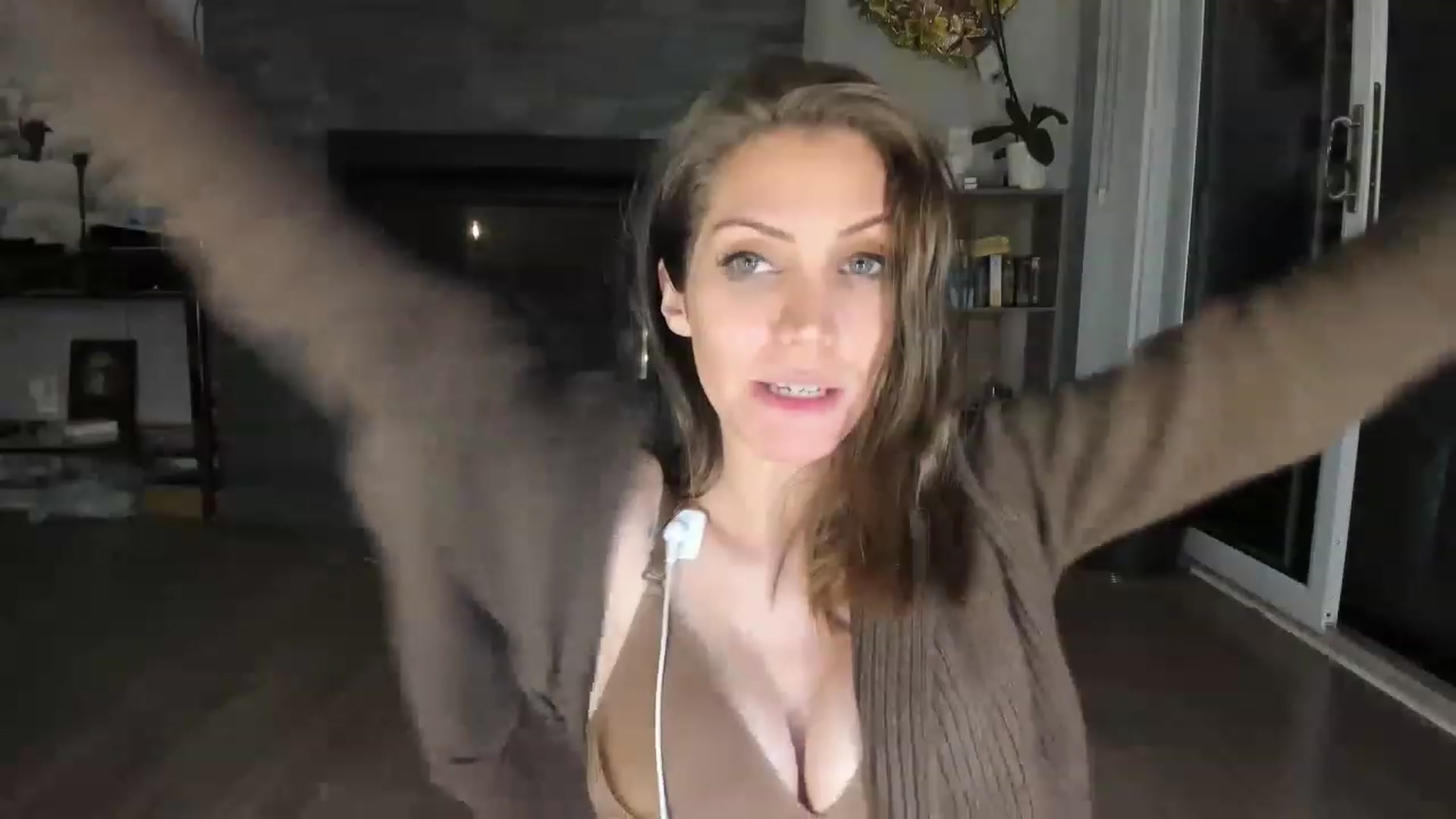 Gallery image thumbnail from Laurel's myfreecams stream on, 05/14/2023, 03:26 image 12 of 20