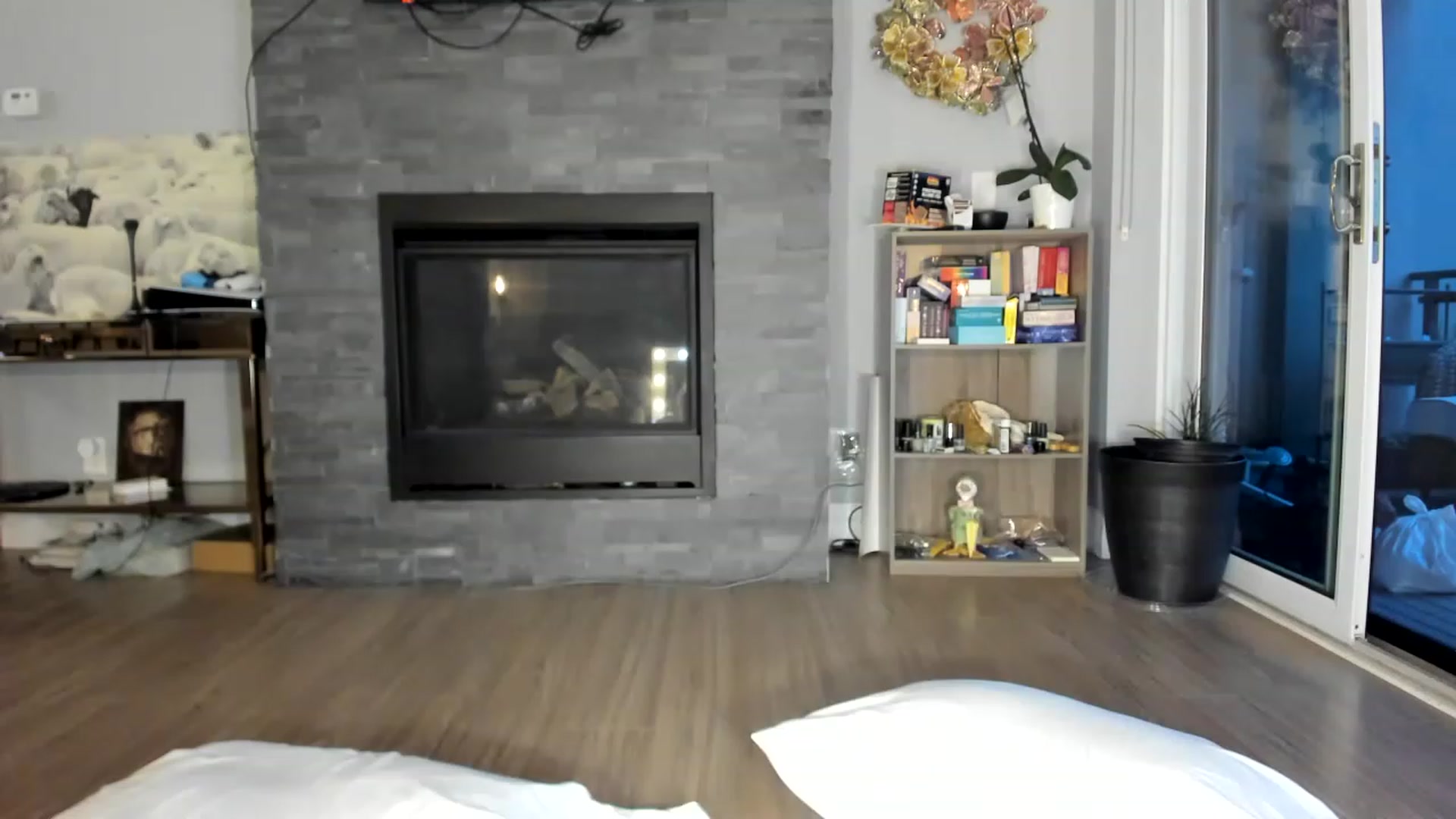 Gallery image thumbnail from Laurel's myfreecams stream on, 05/20/2023, 10:19 image 16 of 20