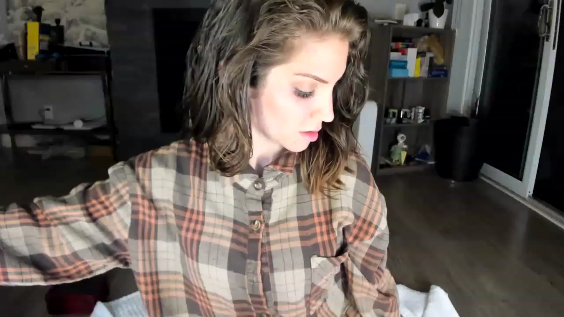 Gallery image thumbnail from Laurel's myfreecams stream on, 05/29/2023, 06:57 image 13 of 20