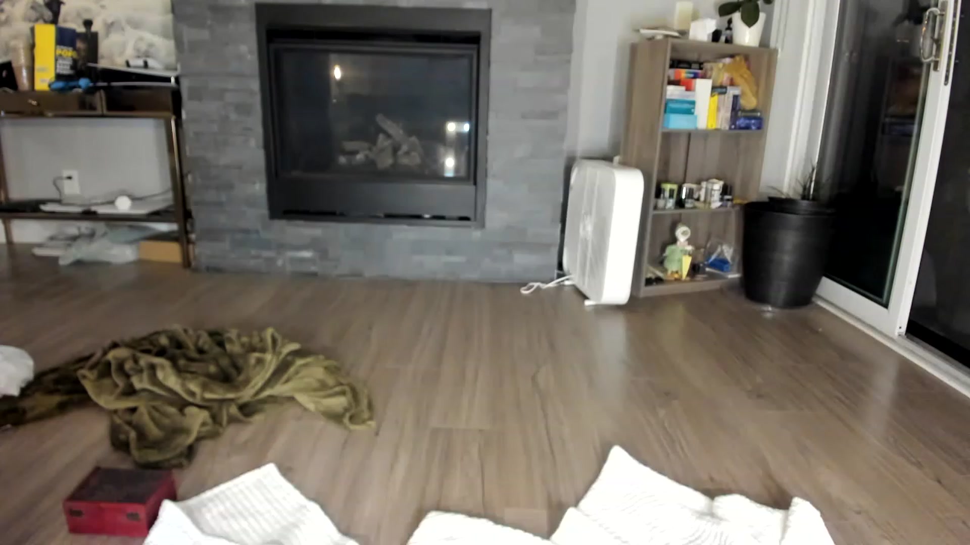 Gallery image thumbnail from Laurel's myfreecams stream on, 05/29/2023, 07:13 image 15 of 20