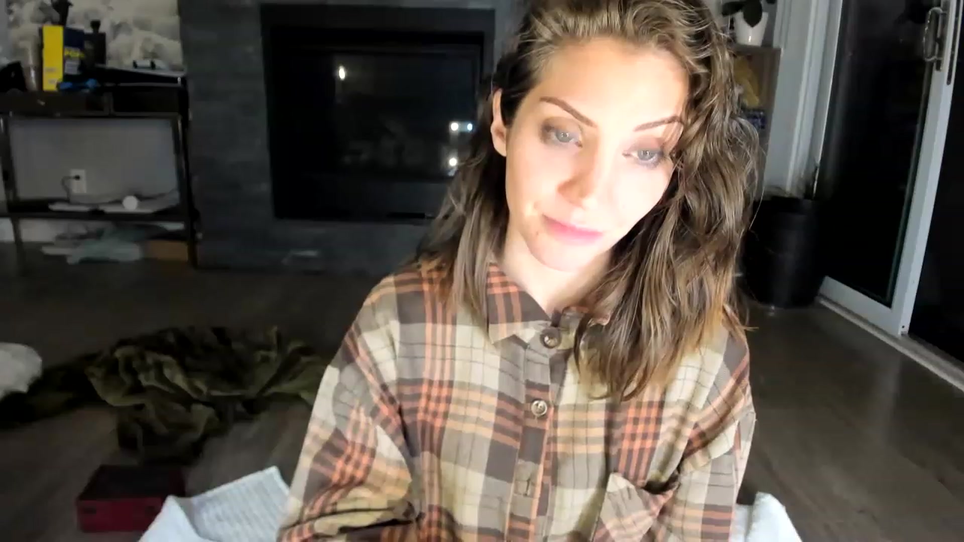 Gallery image thumbnail from Laurel's myfreecams stream on, 05/29/2023, 07:13 image 3 of 20