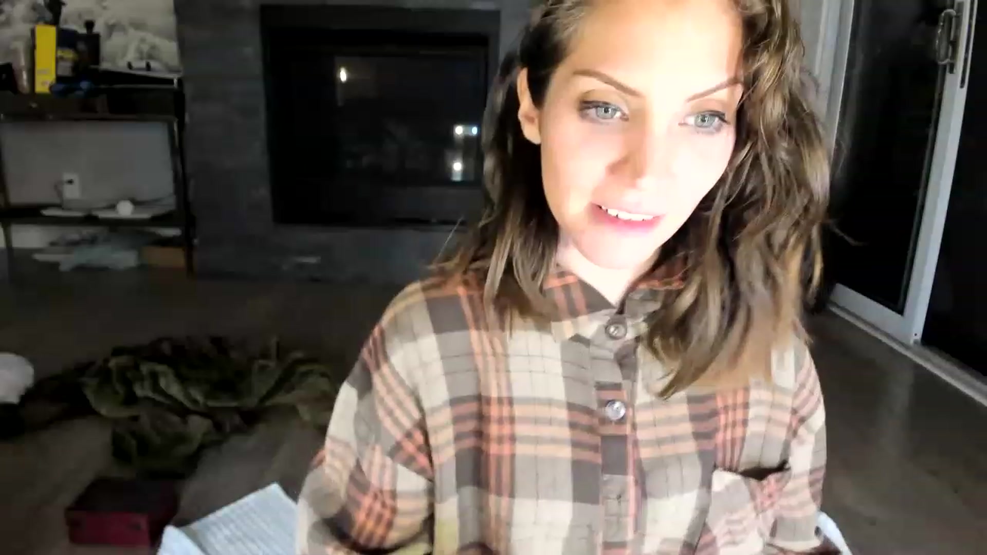 Gallery image thumbnail from Laurel's myfreecams stream on, 05/29/2023, 07:13 image 16 of 20